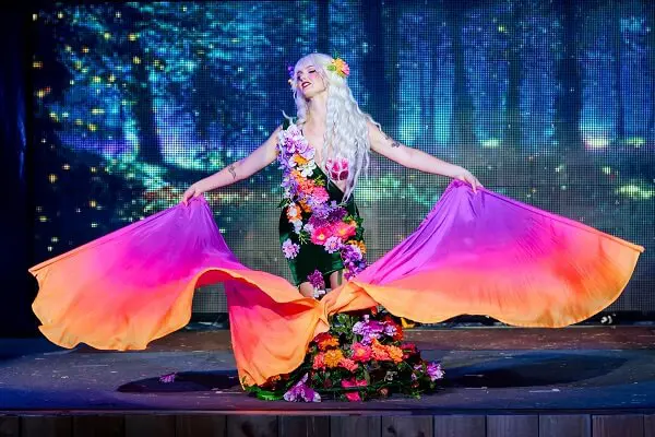 Dixie Doll - Burlesque Circus Performance