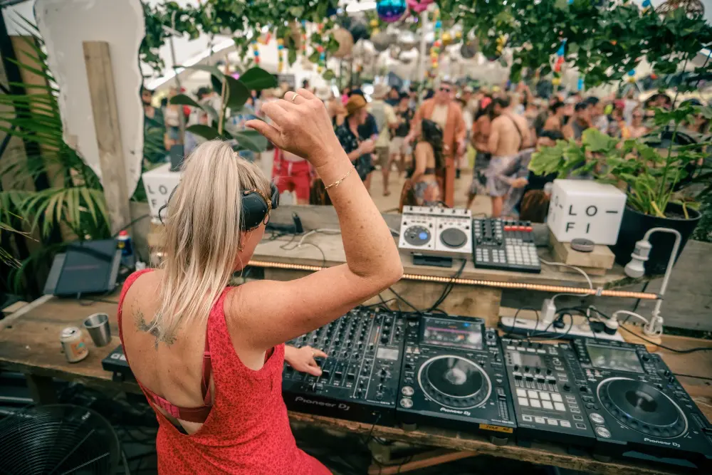 house and techno stage