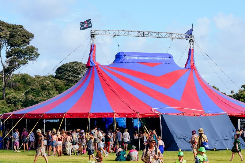 Hub Stage